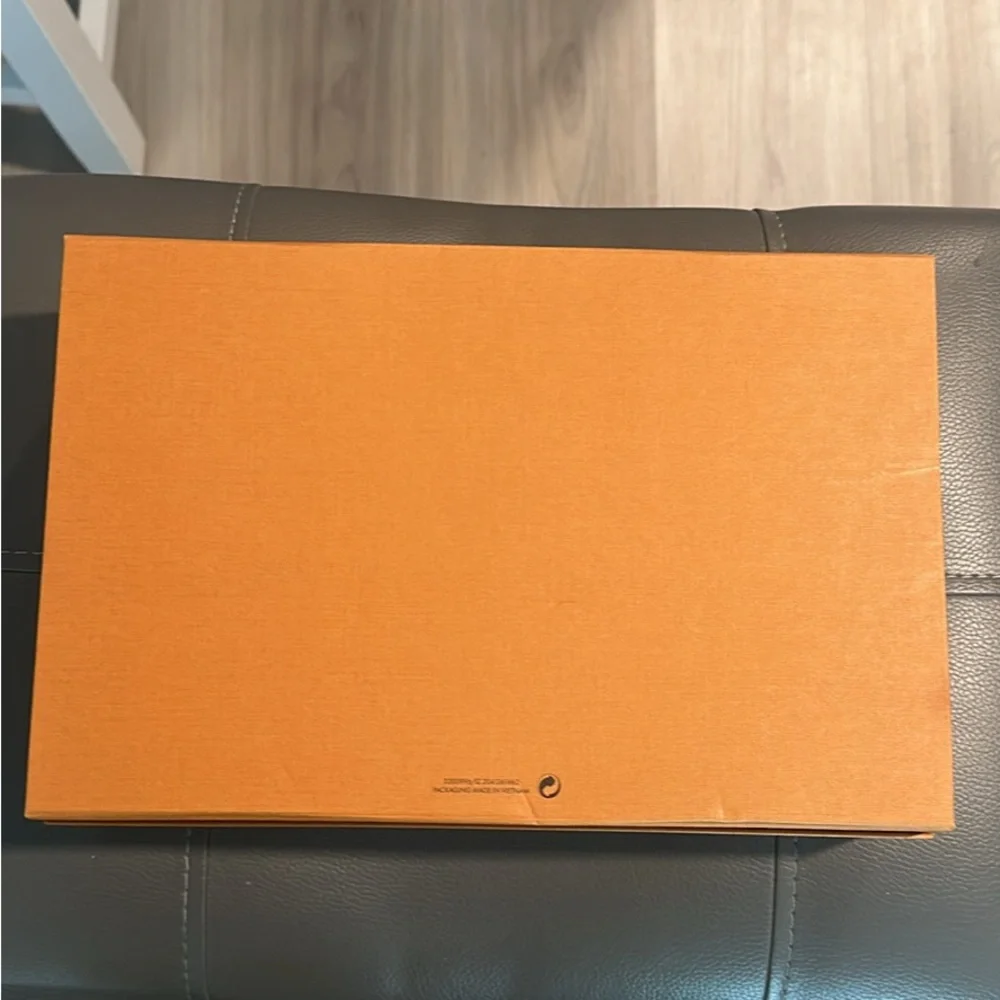 Louis Vuitton Signature Orange Box - Picture 7 of 8